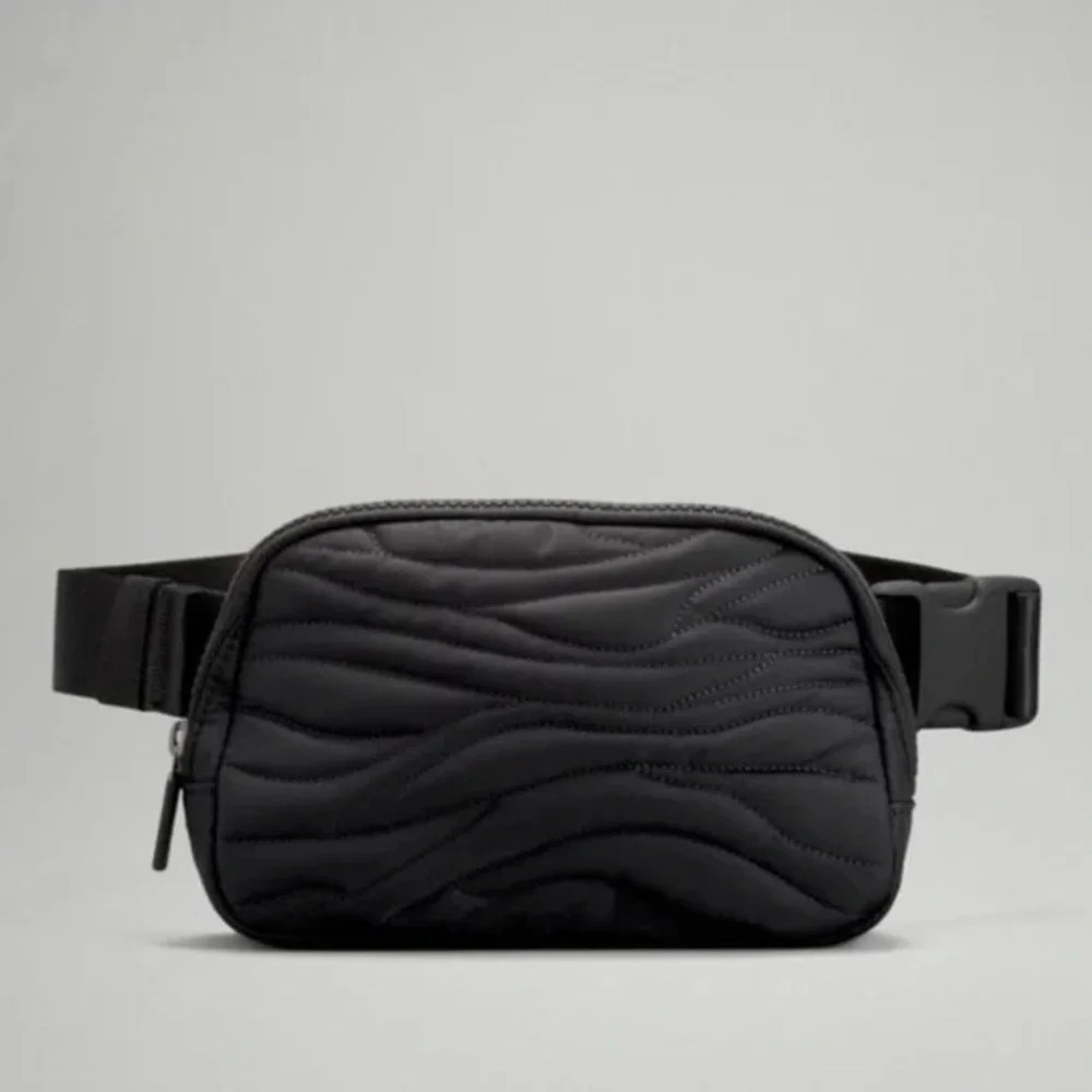 🆕🇨🇦 Lululemon Team Canada Everywhere Belt Bag Black